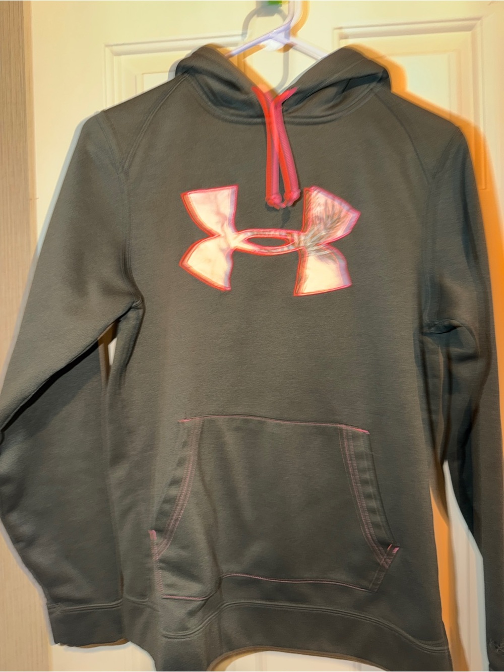Under Armour women’s army green Hoodie Sweatshirt with Pink camo Logo